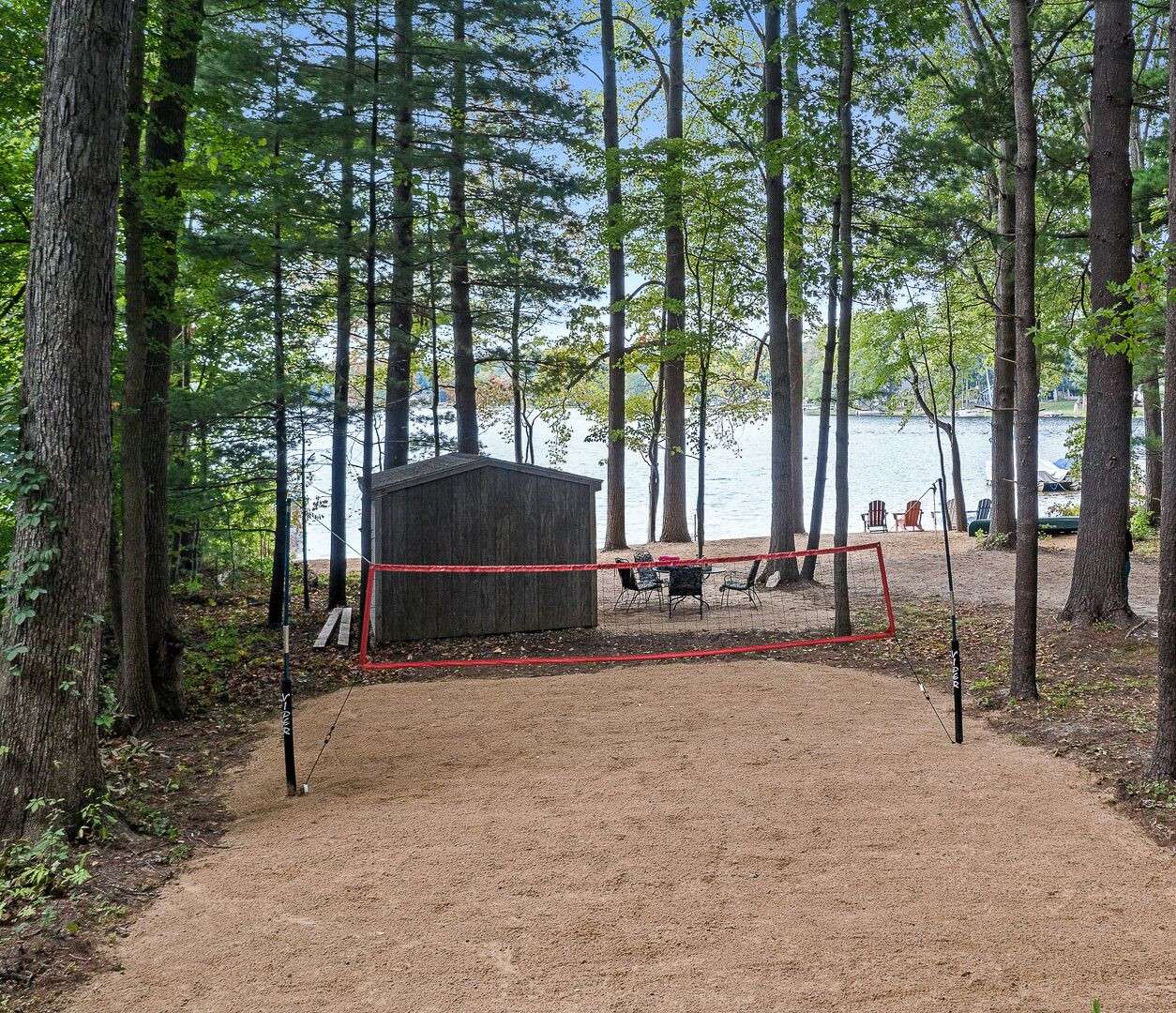 Lake family paradise: pickleball, hot tub & more