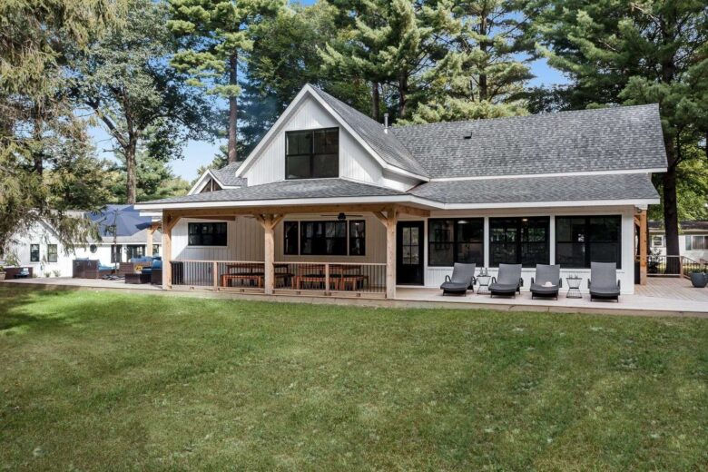 Featured image for blog post titled "Large Family Vacation Rentals in Michigan: Plan a Stress-Free Getaway "